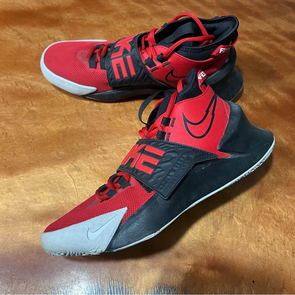 Nike Future Court 3 basketball shoes Red Black Athletic Sneakers size 6